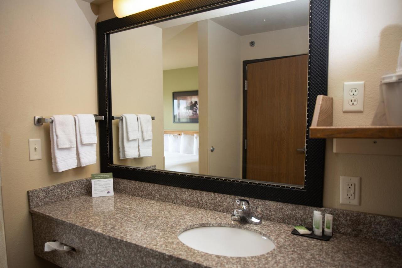 Americinn By Wyndham Pampa Event Center Buitenkant foto