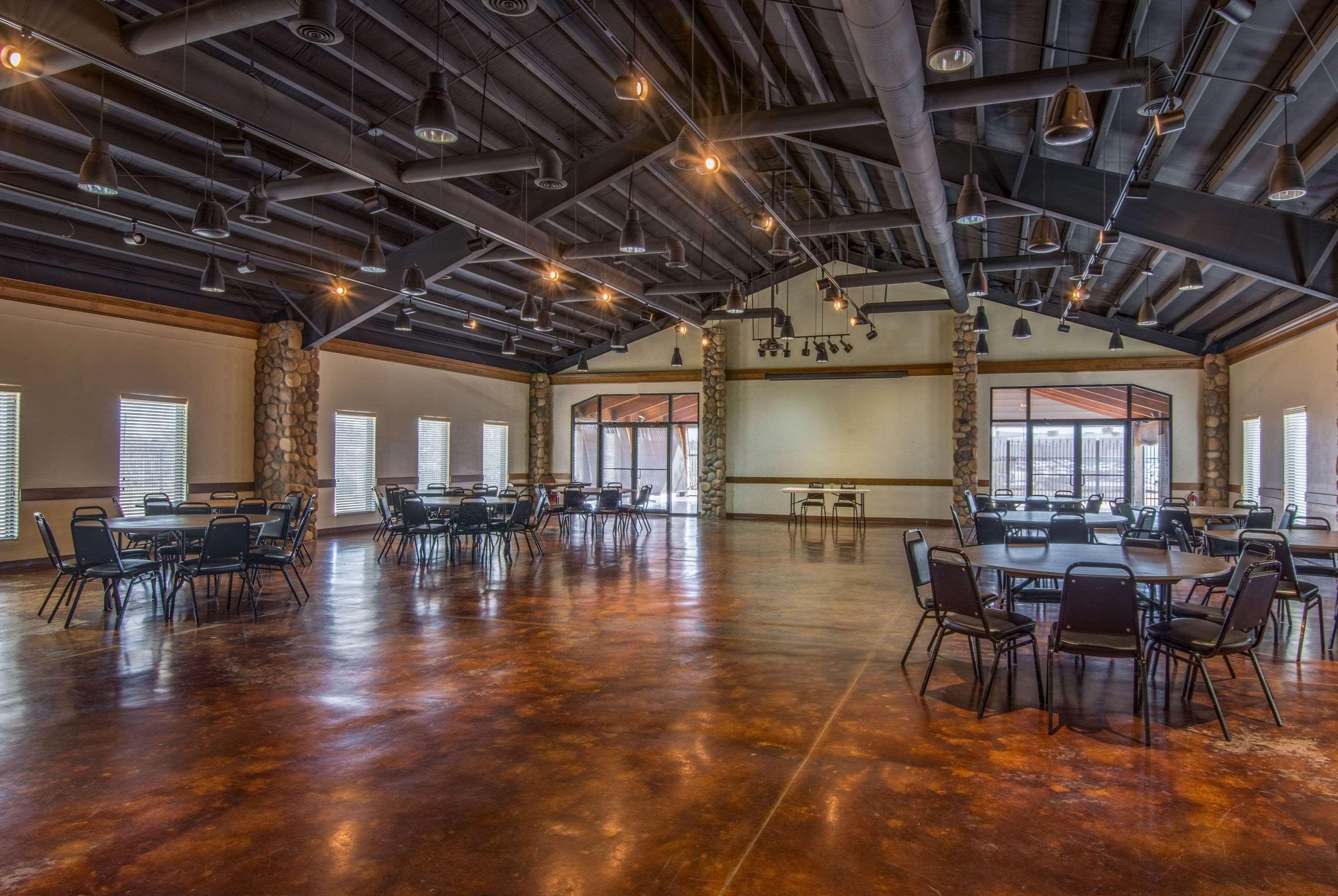 Americinn By Wyndham Pampa Event Center Buitenkant foto