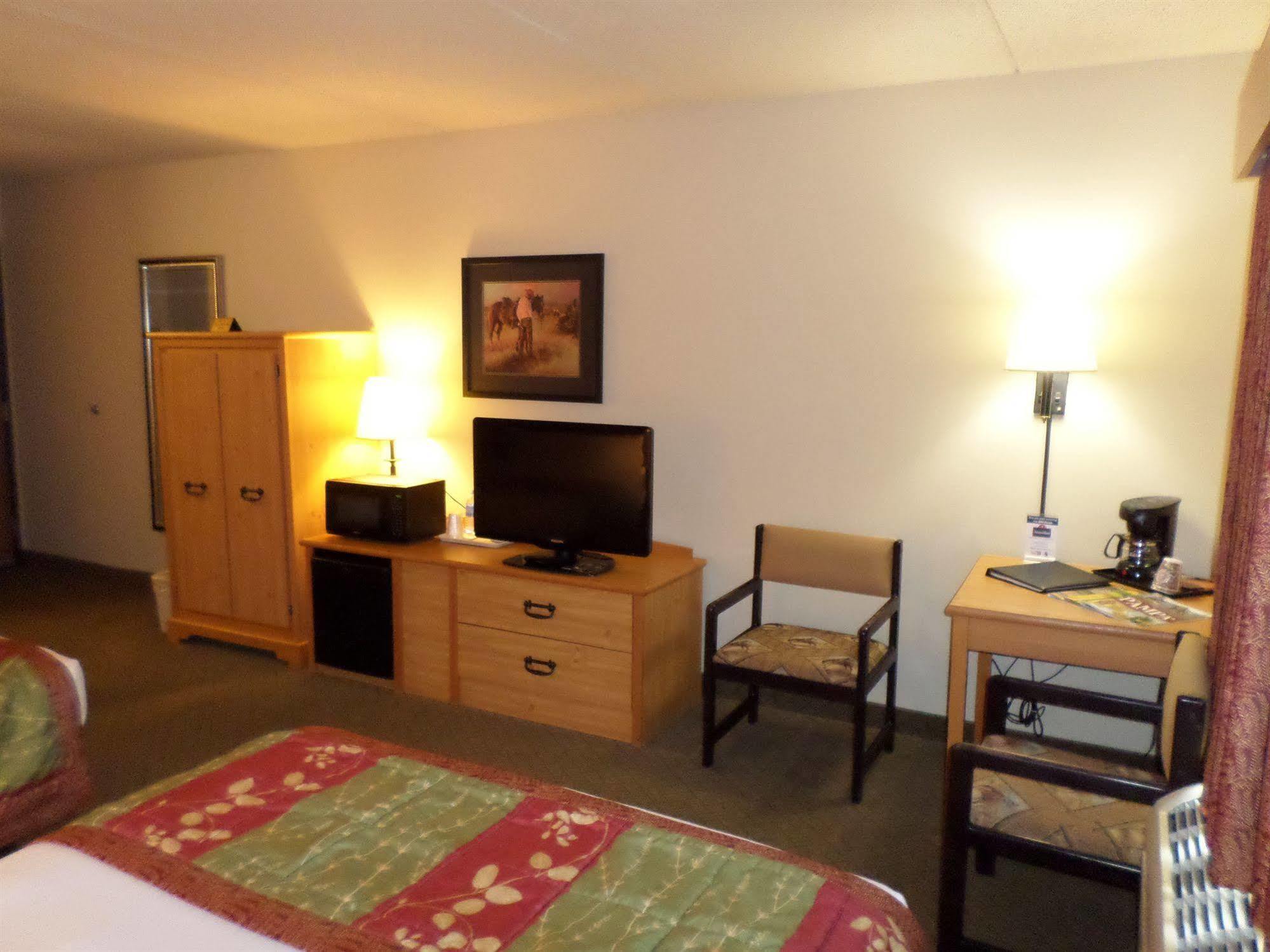 Americinn By Wyndham Pampa Event Center Buitenkant foto