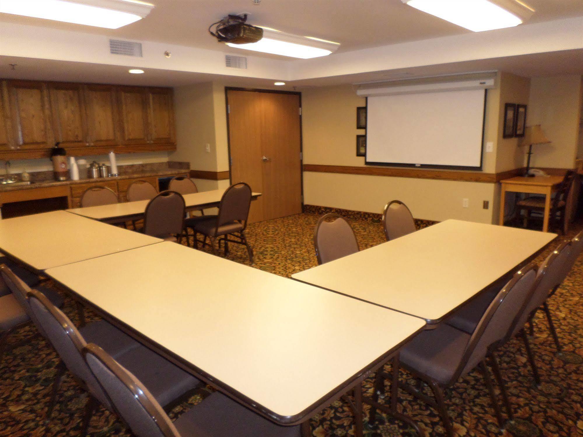 Americinn By Wyndham Pampa Event Center Buitenkant foto